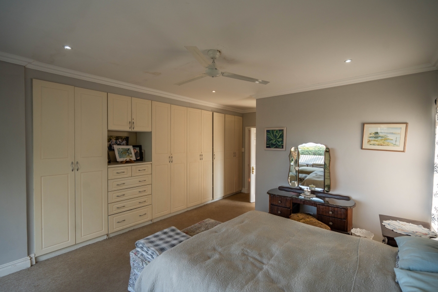 5 Bedroom Property for Sale in Seafield Eastern Cape